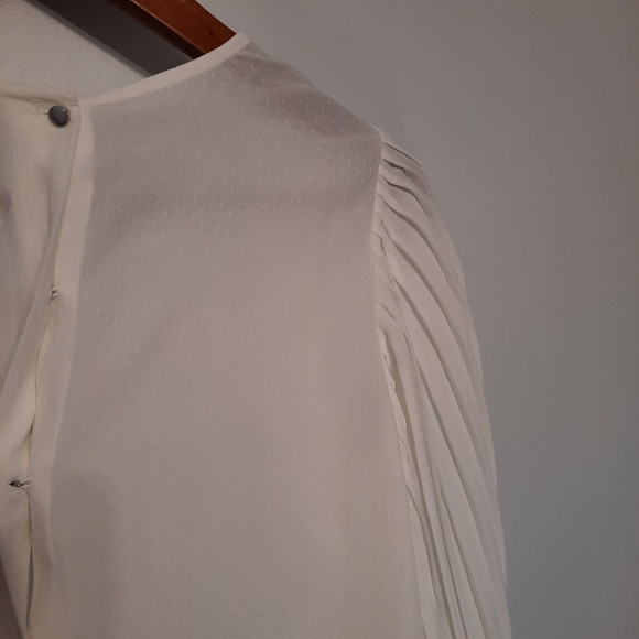 RW & Co. White Textured Flowy Blouse - Picture 5 of 12